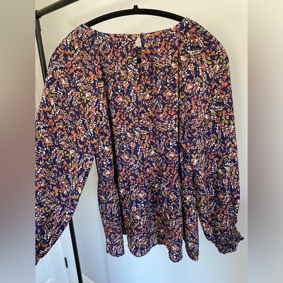 SOLD! Eclair floral blouse! Medium - Picture 4 of 5